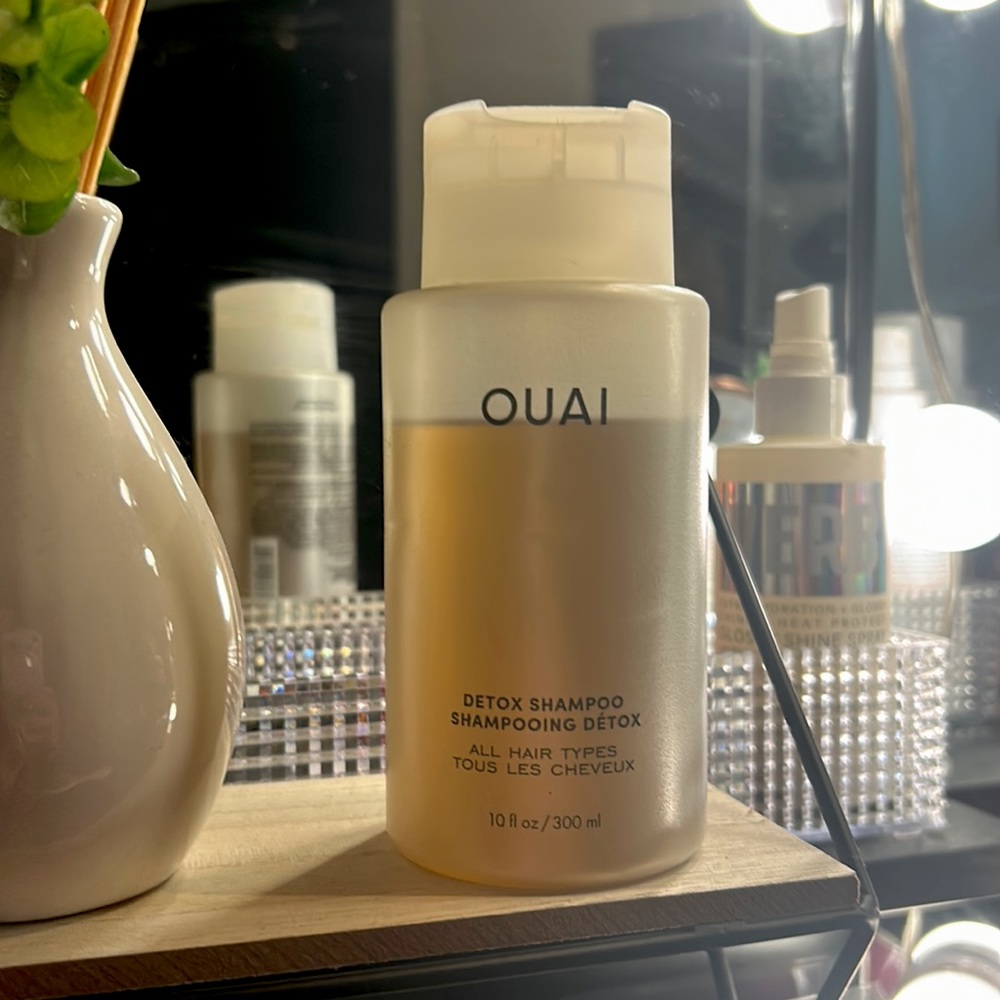 🌸OUAI detox shampoo🌸